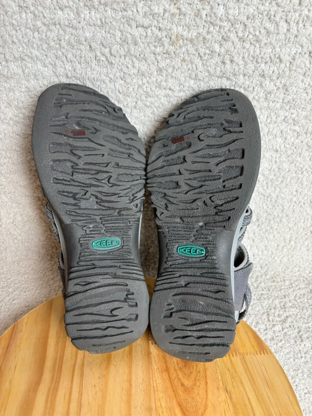 Keen Sandals Womens 7.5 Whisper Closed Toe Bungee Water Shoe in Grey Green
